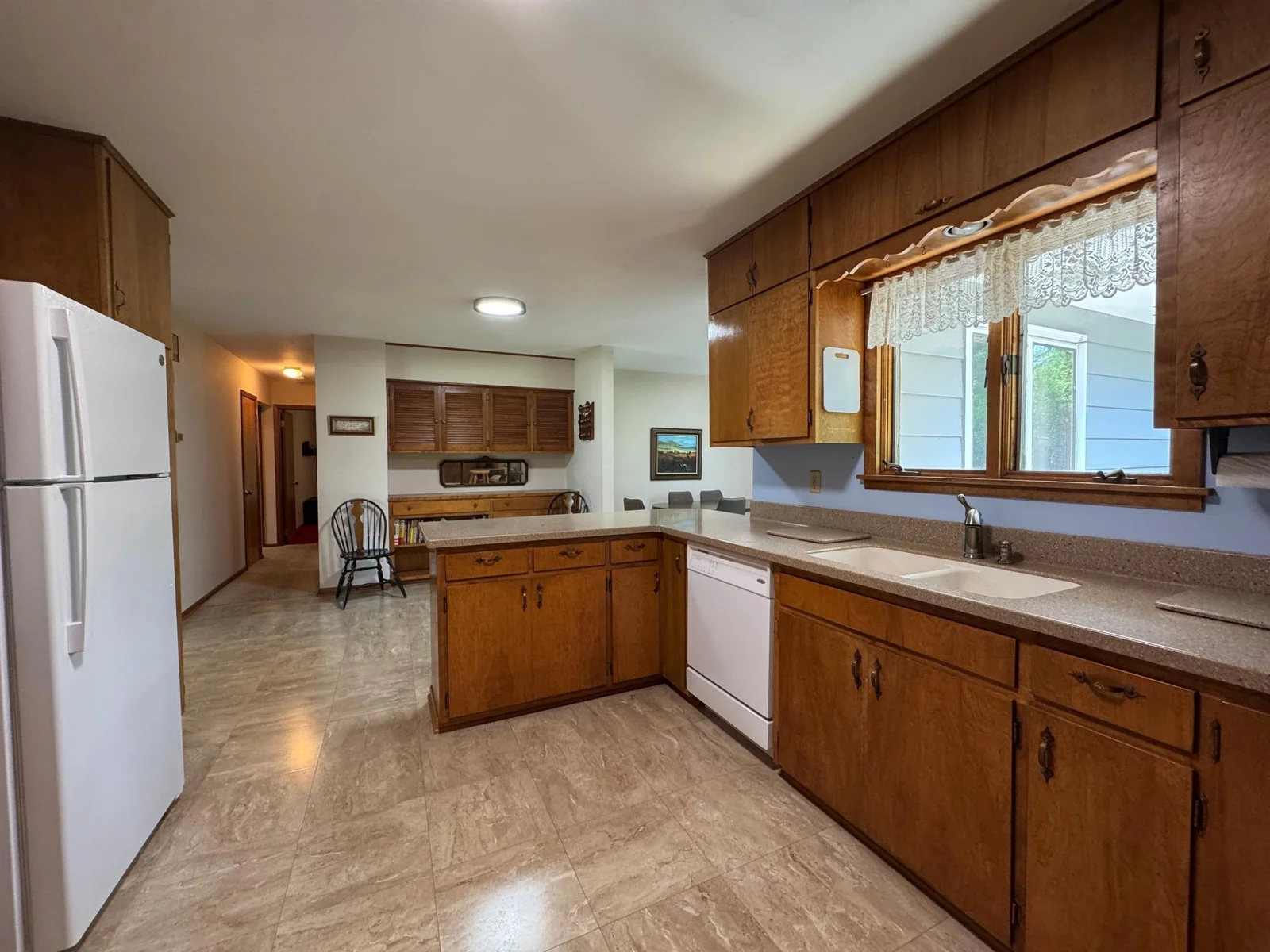 Kitchen 2.jpeg