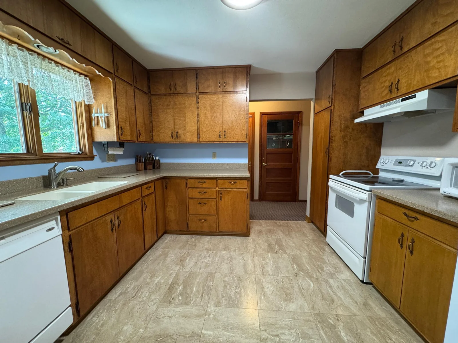 Kitchen 1.jpeg