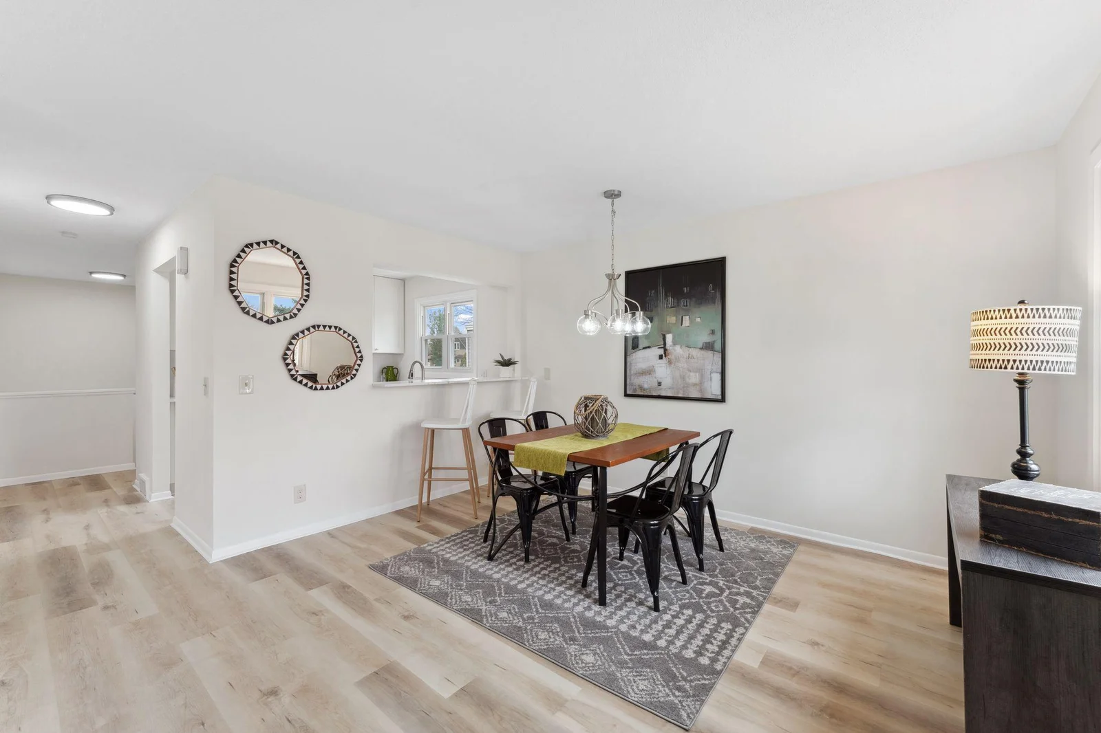 Main level Open-concept kitchen/dining/living