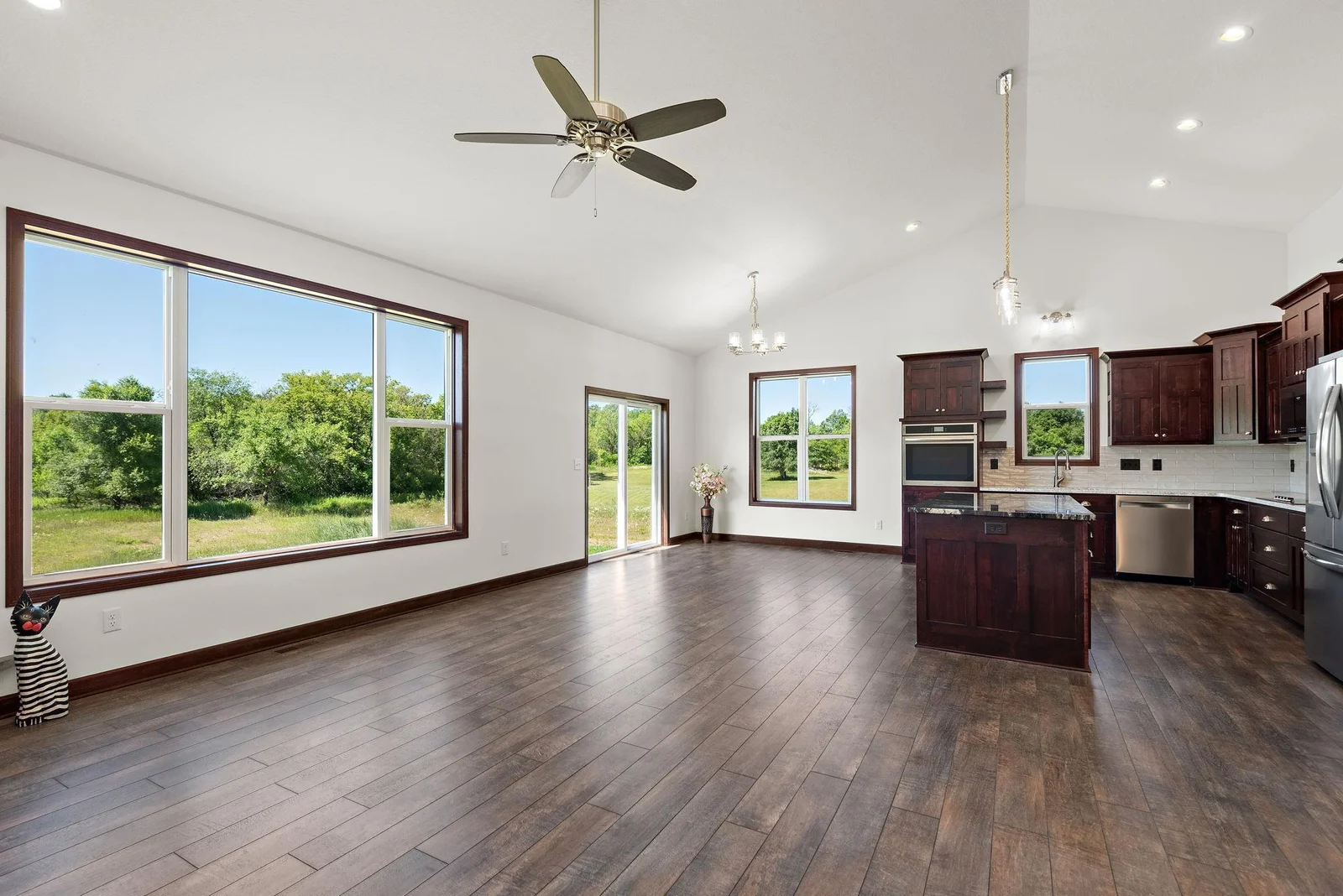 Dining Area.jpg