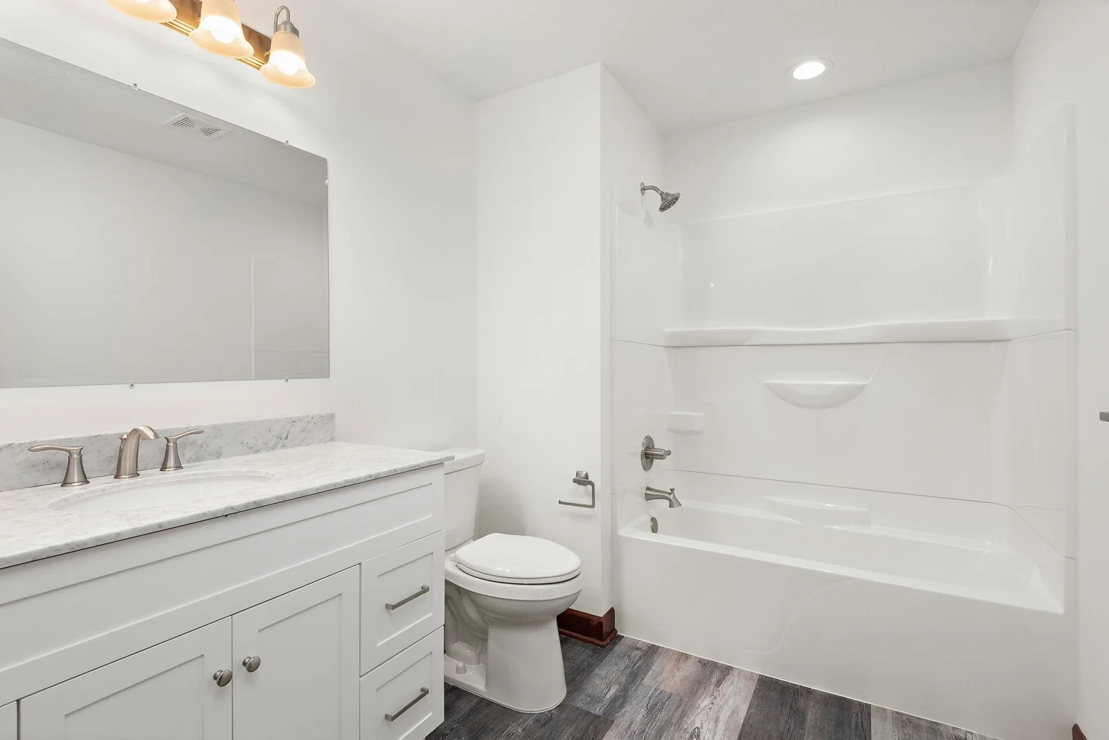 Lower Full Bath.jpg