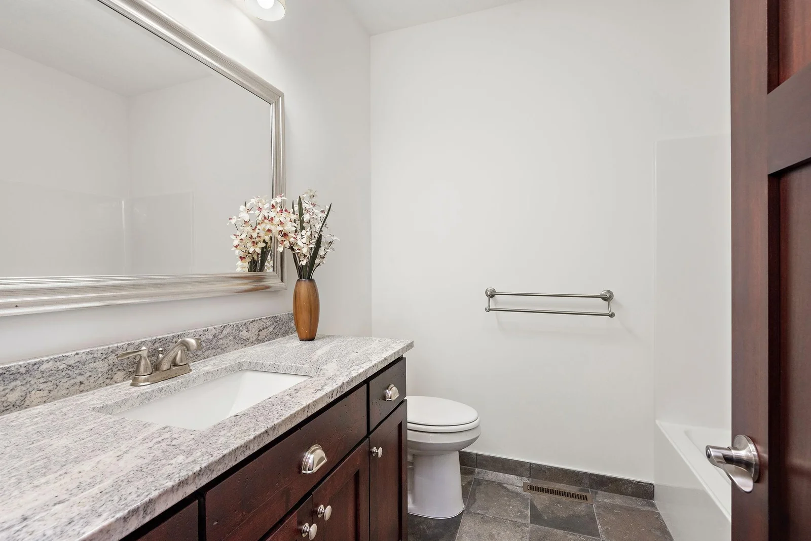 Main Bath.jpg