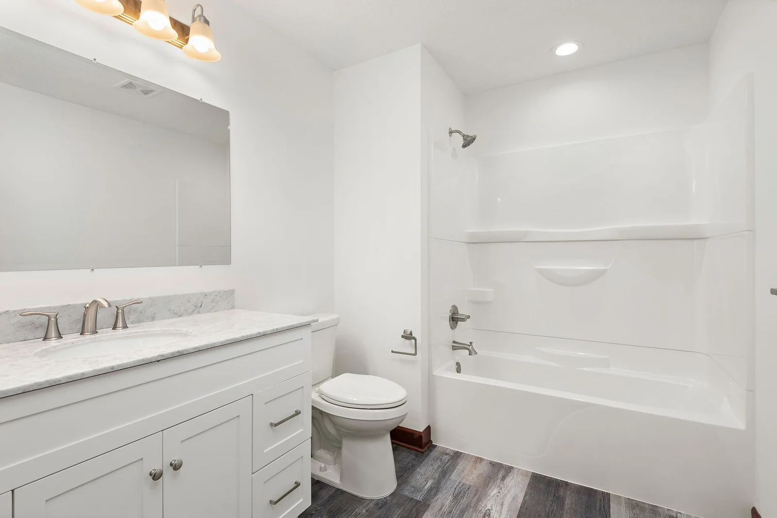 Lower Full Bath.jpg
