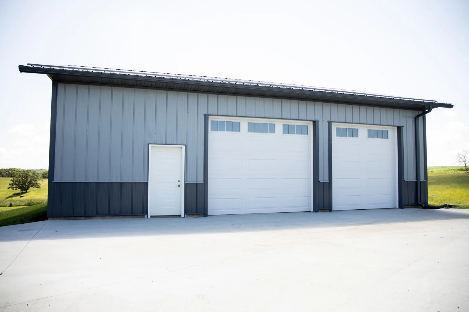 Pole Shed with new concrete floor & drain & garage doors