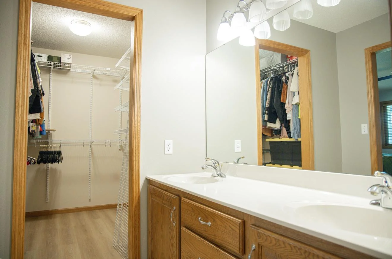 Primary bath & walk-in closet