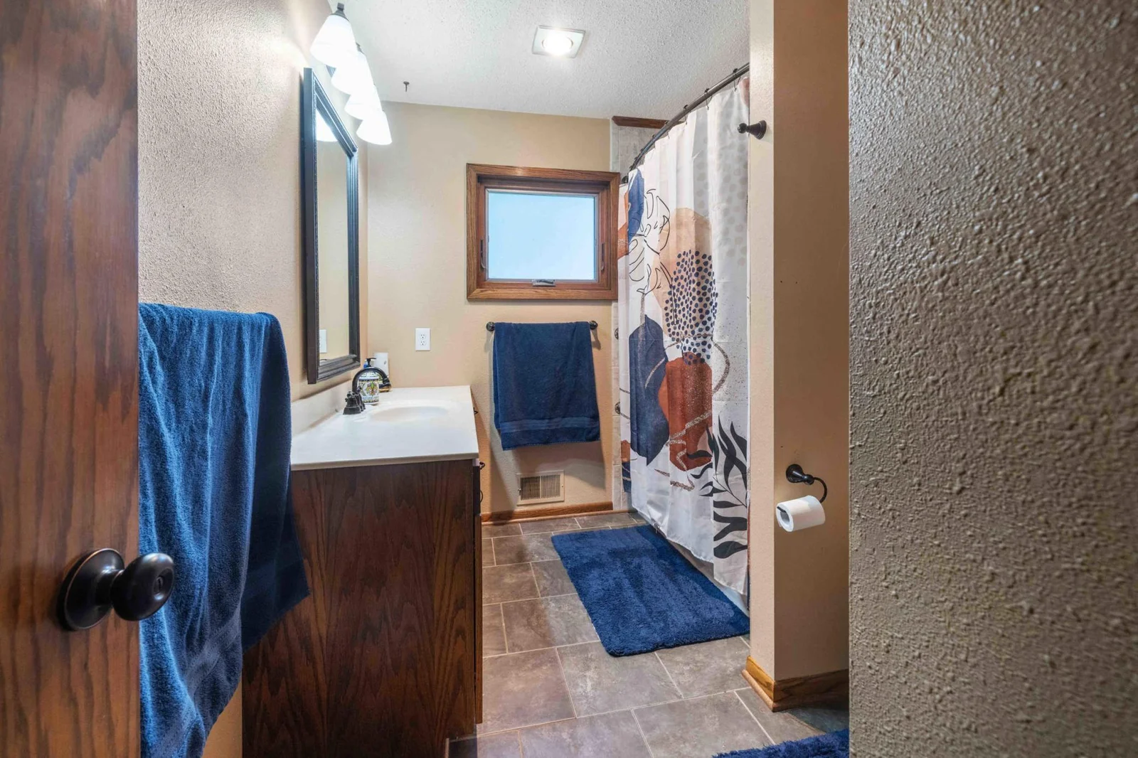 Upstairs full bathroom