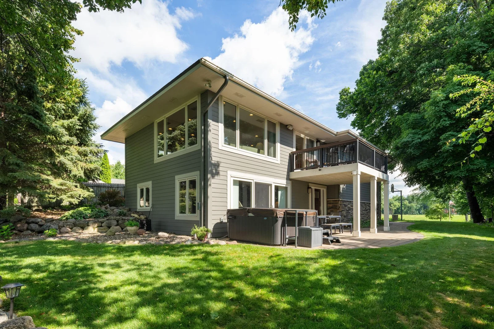 4832 Longford Road, Mound