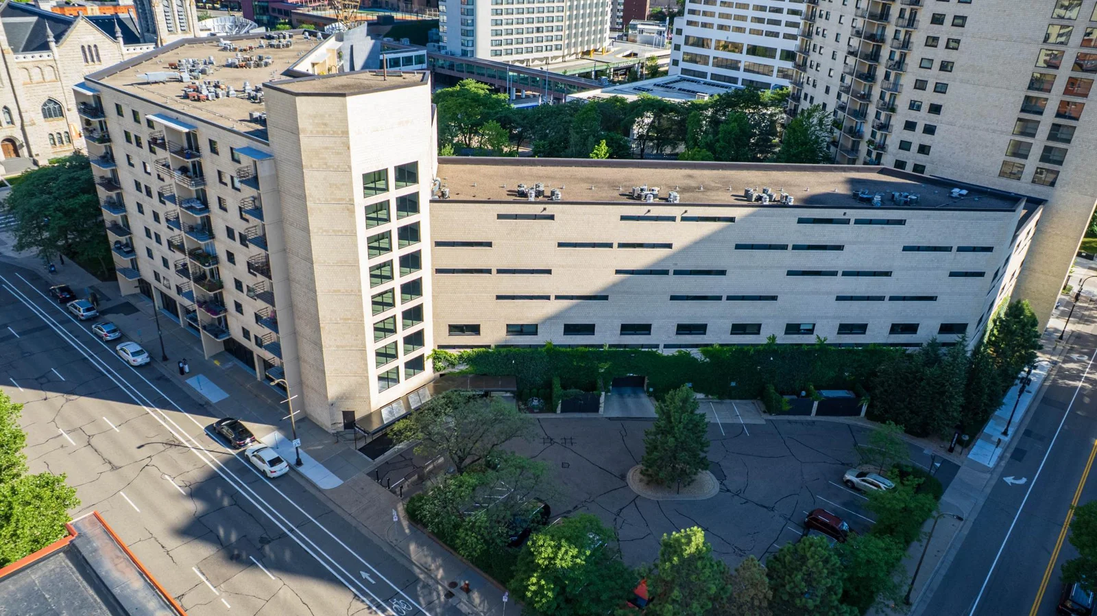 Front of building, guest parking lot.jpg