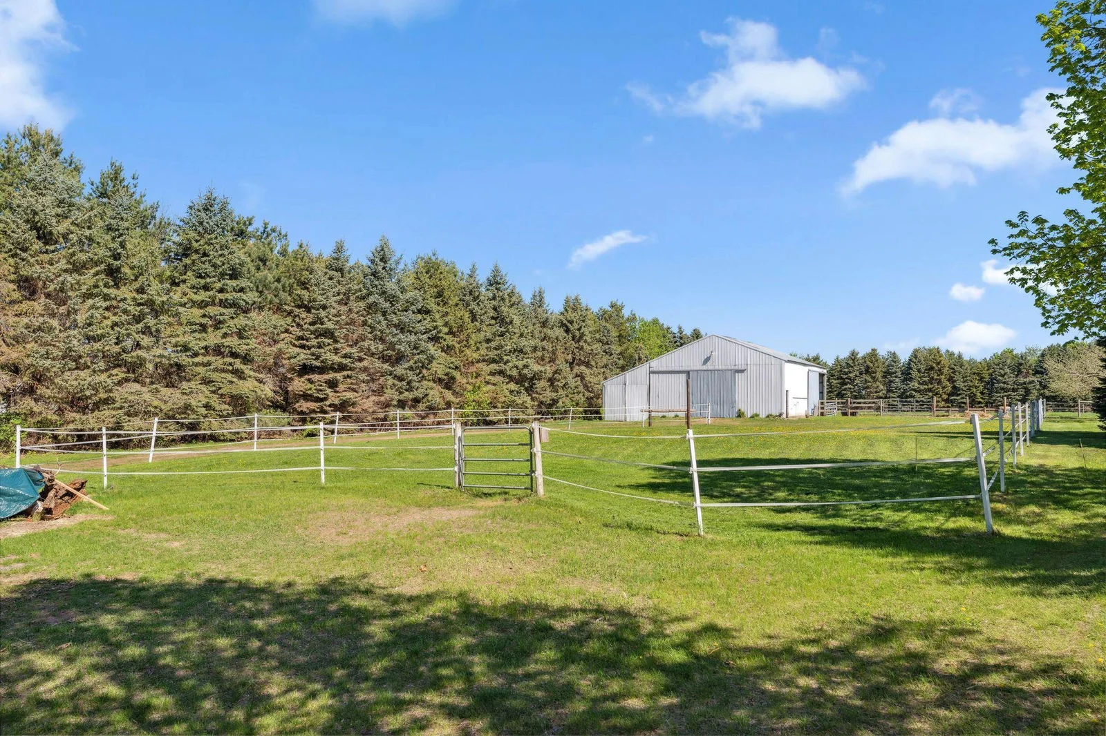 Barn/stables