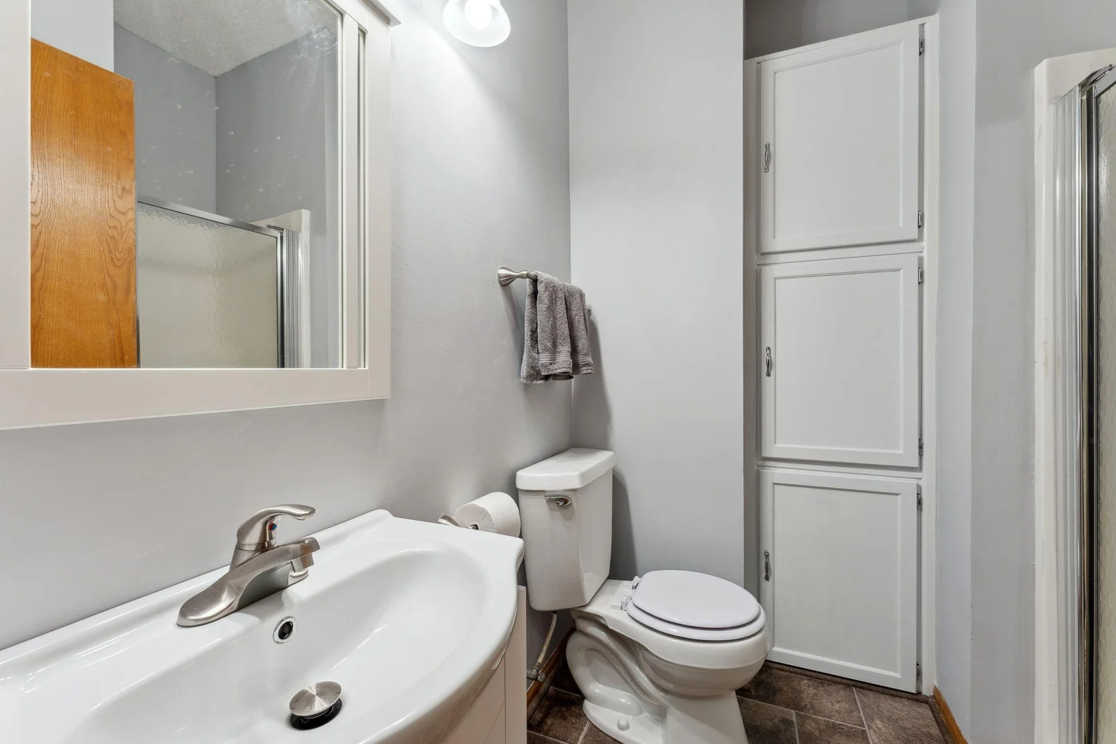 Main level bath