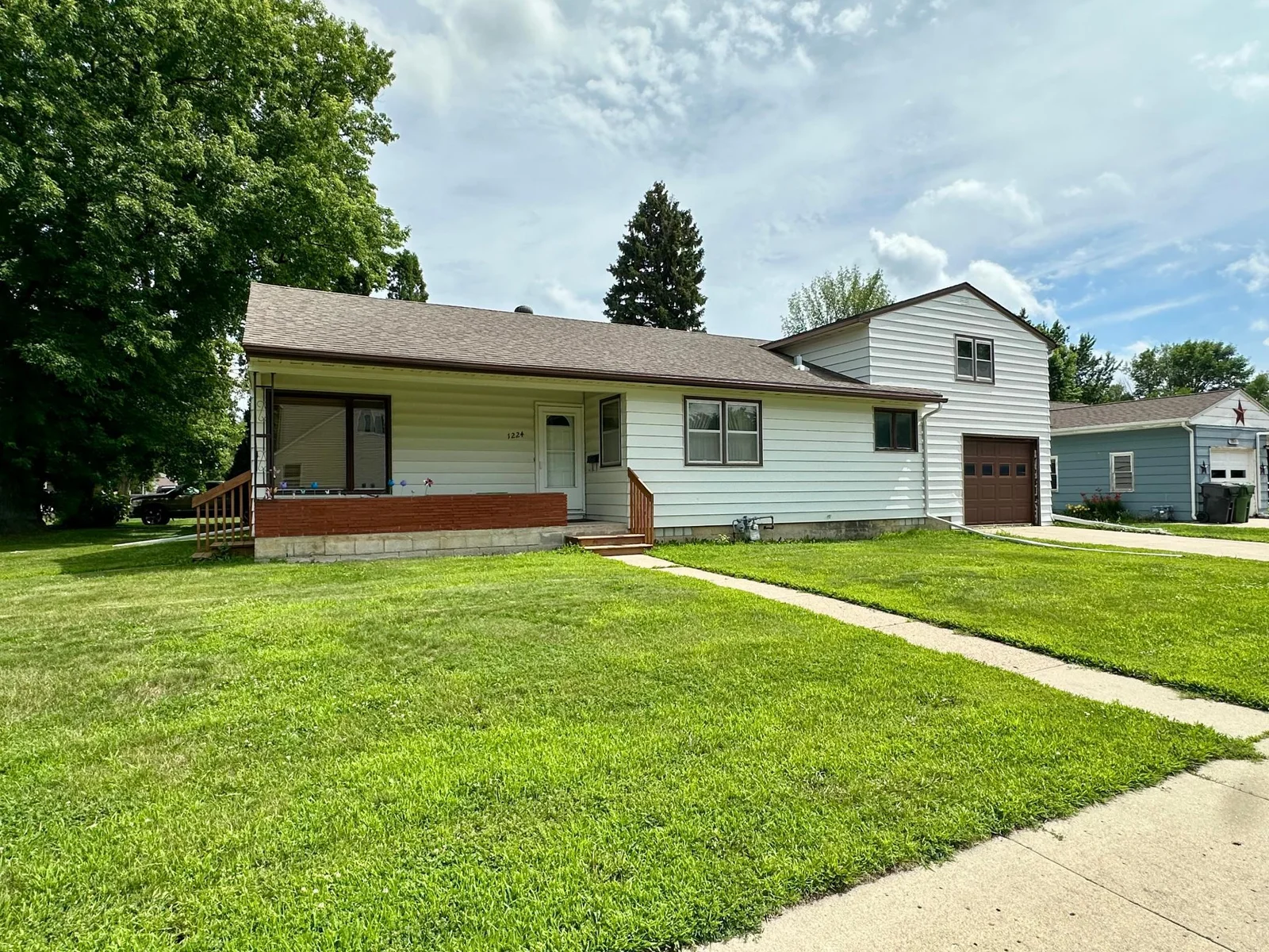 1224 Duba Street, Worthington