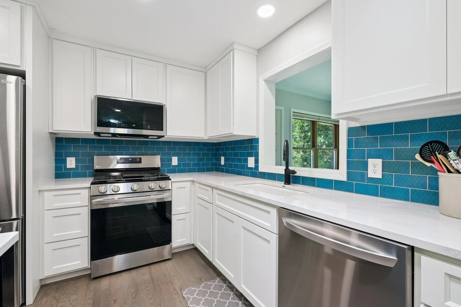 Custom glass backsplash