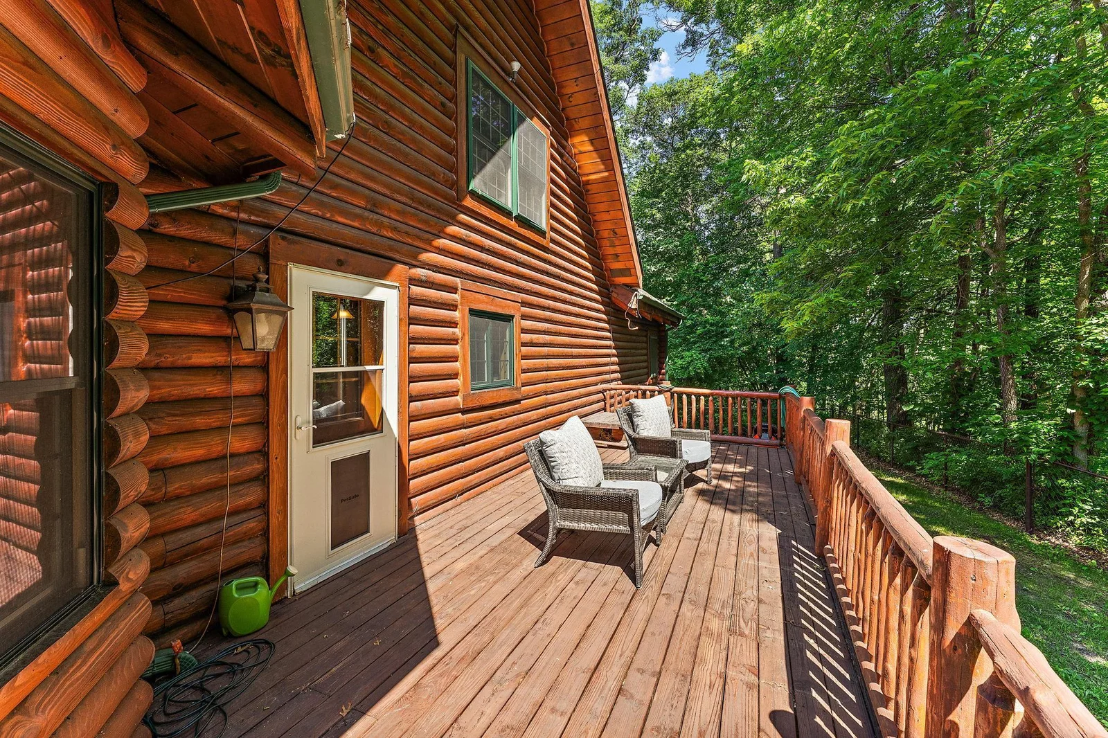 A perfect spot to enjoy your morning coffee and nature!