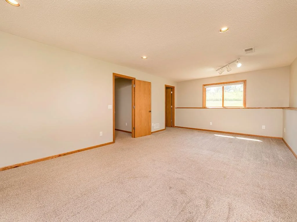 LL third bedroom (2).jpg