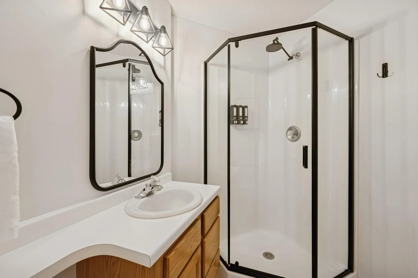 Upper level 3/4 bath