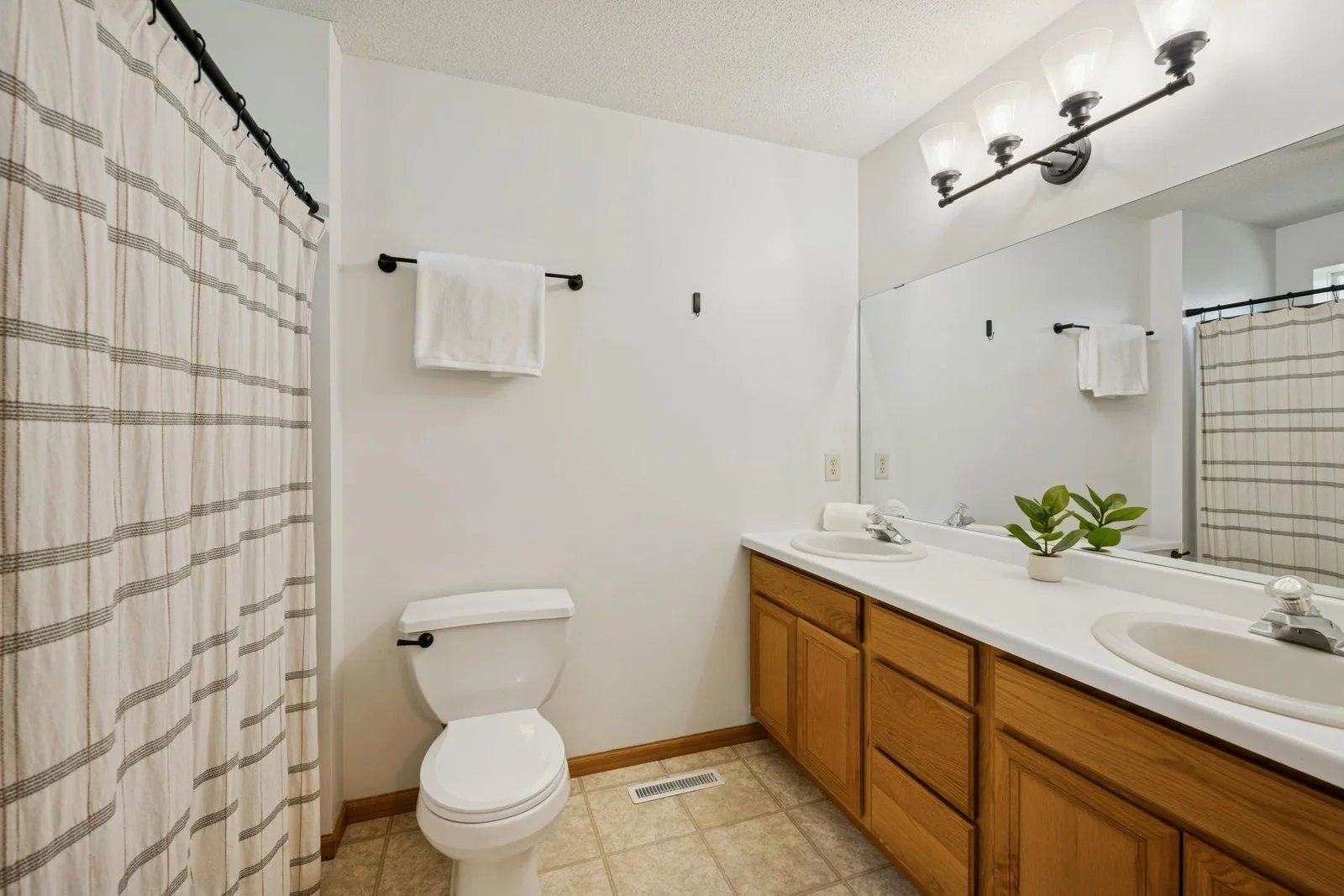 Primary bedroom full bath