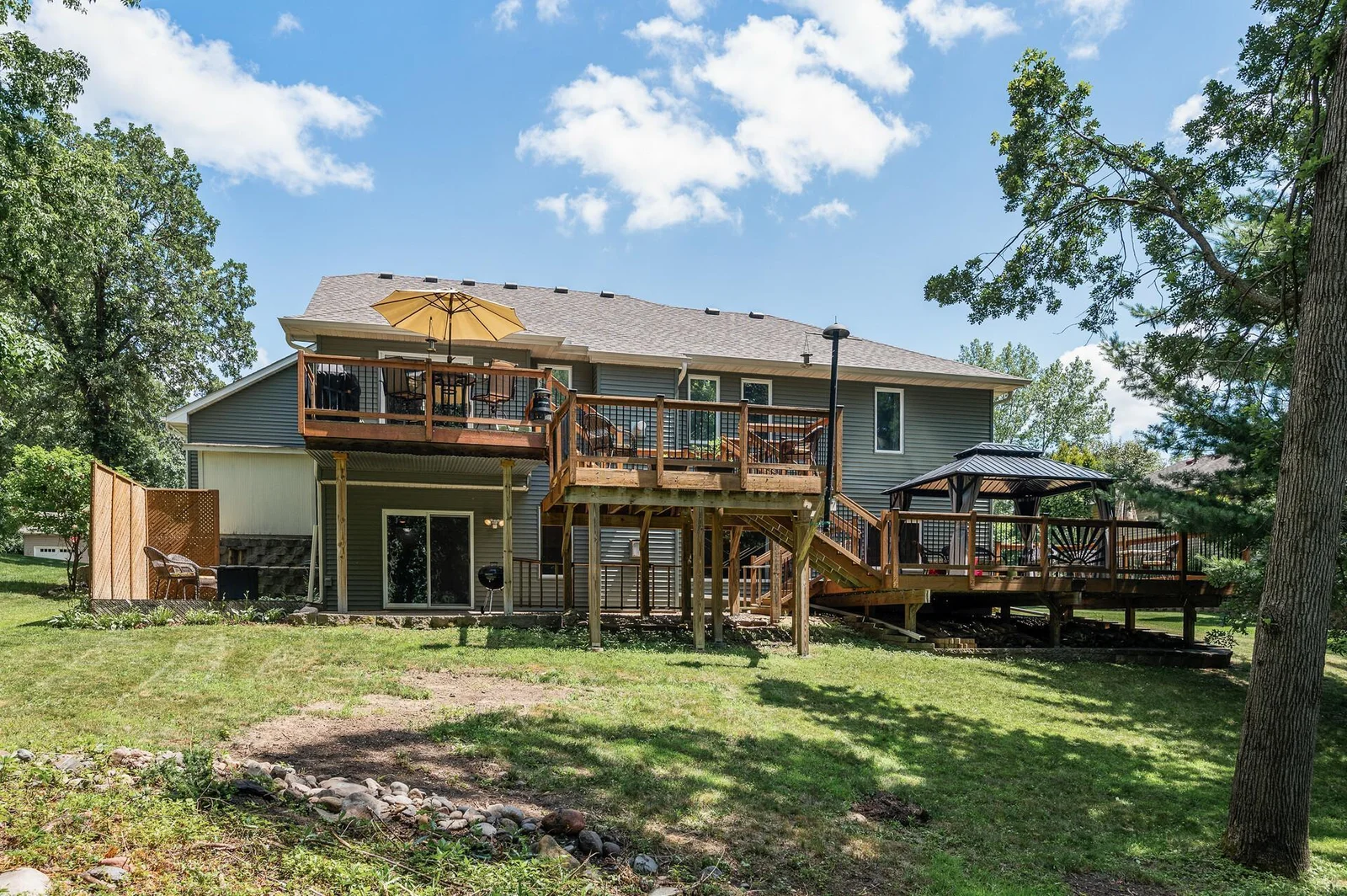 Welcome HOME to 19396 Auburn St NW!