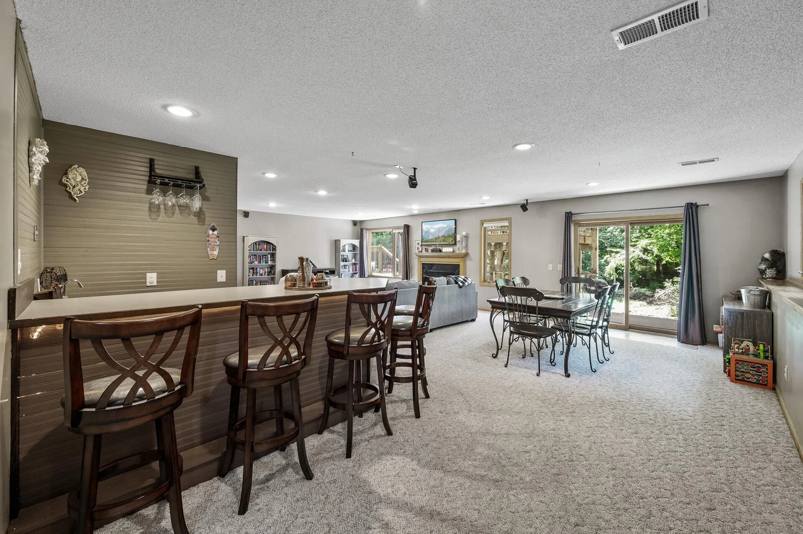 Welcome HOME to 19396 Auburn St NW!
