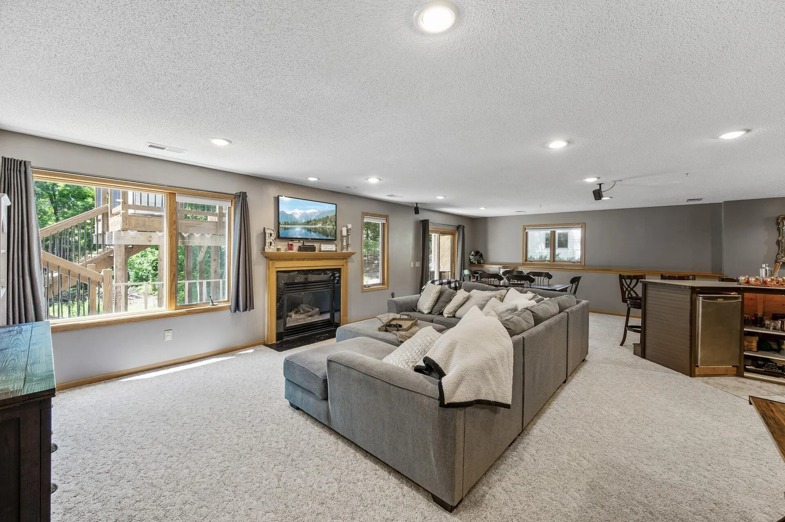 Welcome HOME to 19396 Auburn St NW!