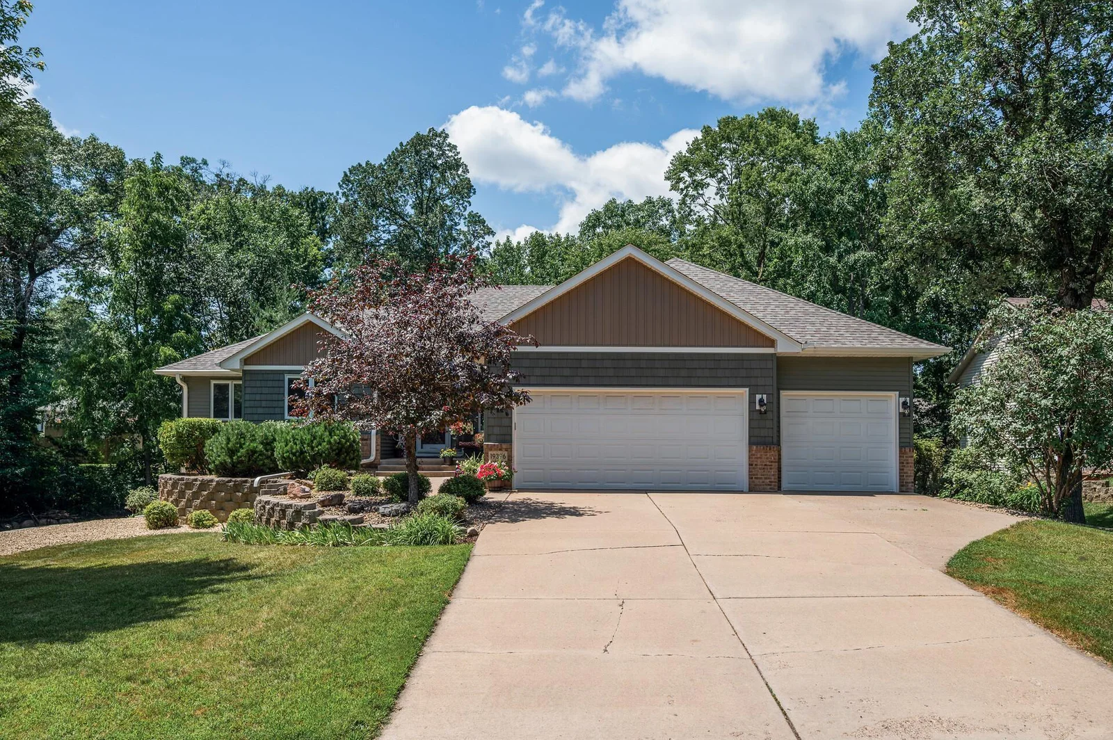 19396 Auburn Street, Elk River