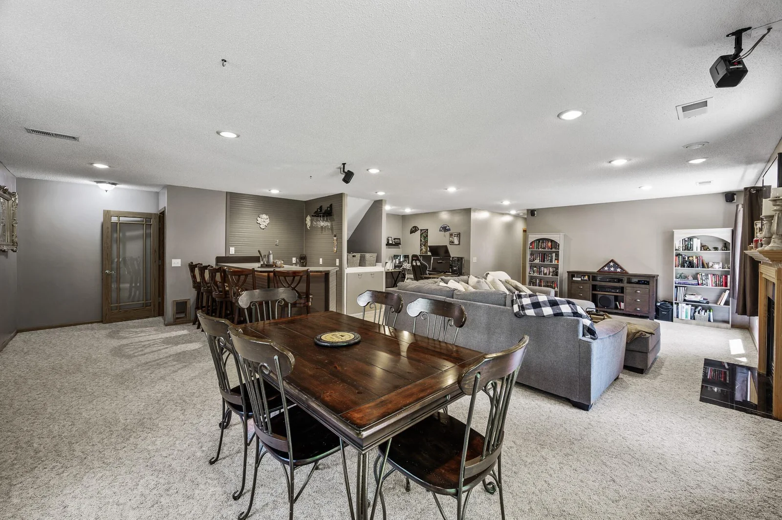 Welcome HOME to 19396 Auburn St NW!