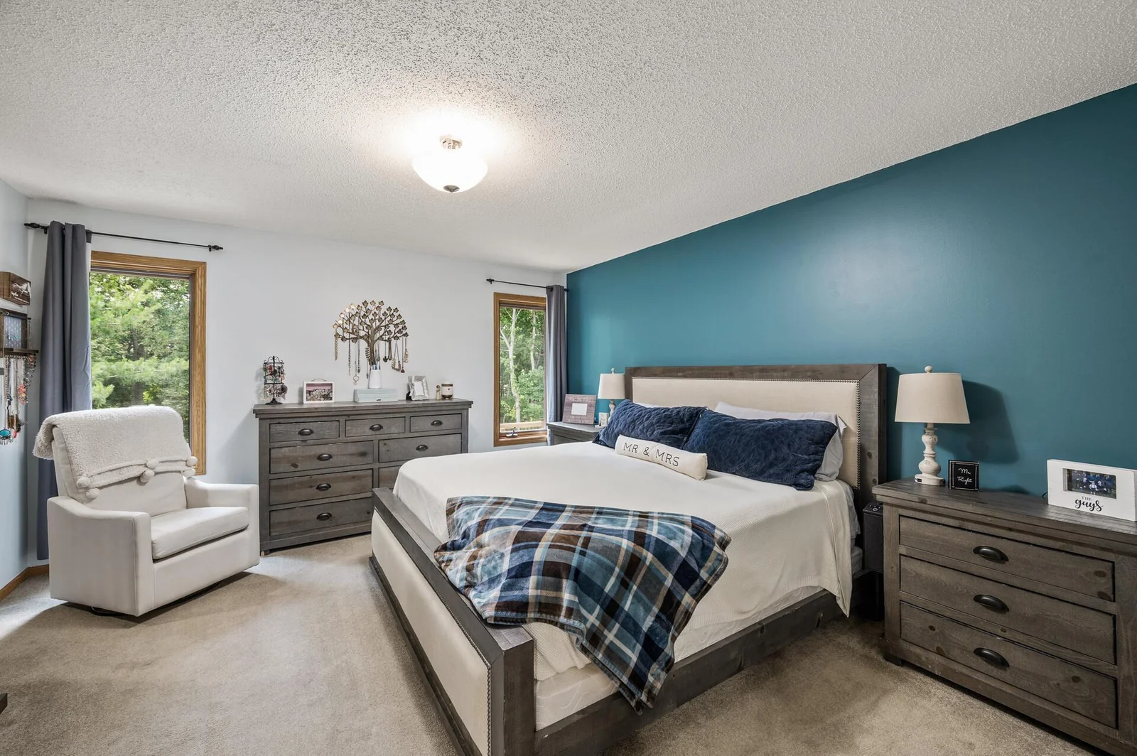 Welcome HOME to 19396 Auburn St NW!
