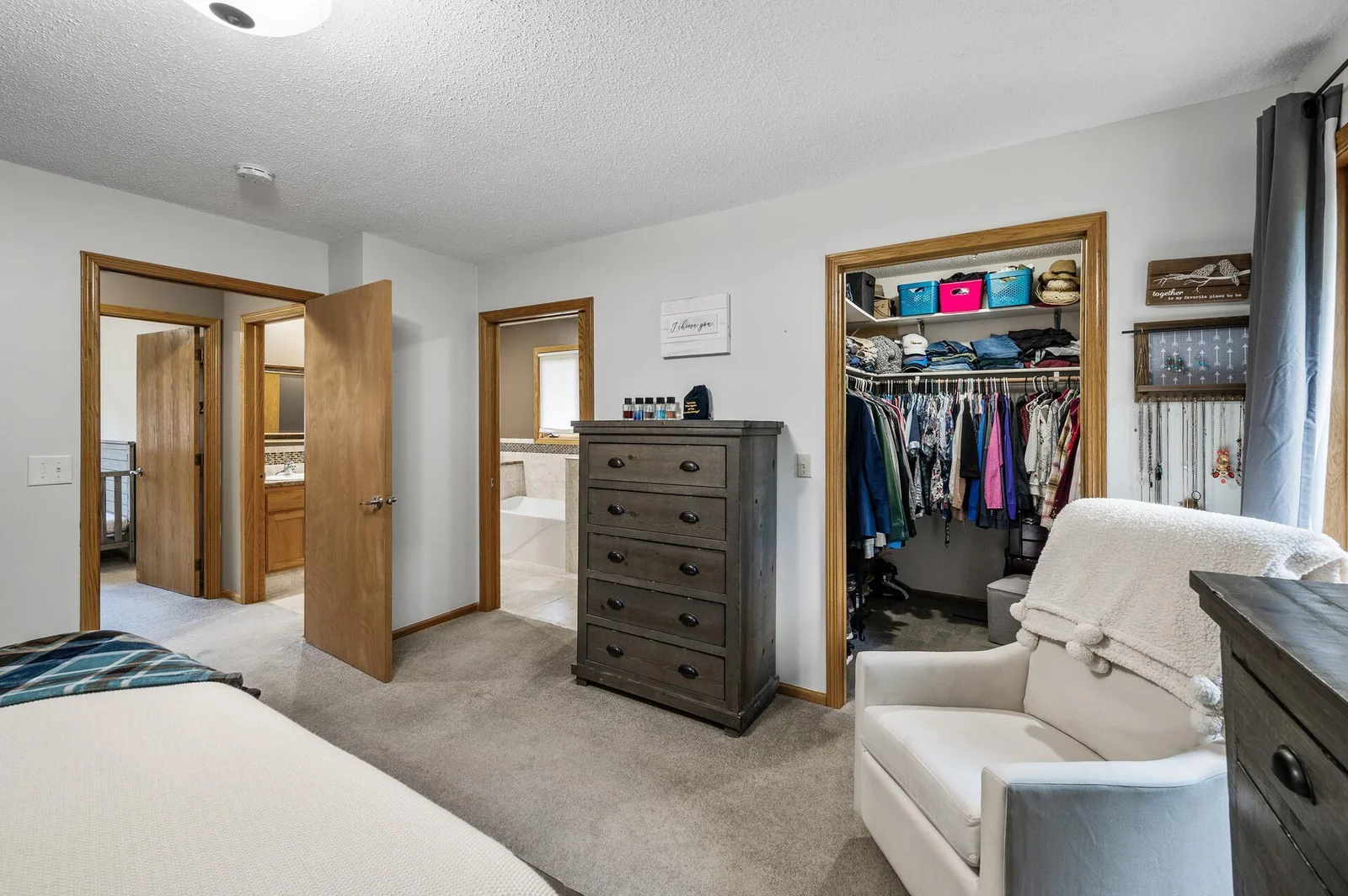 Welcome HOME to 19396 Auburn St NW!