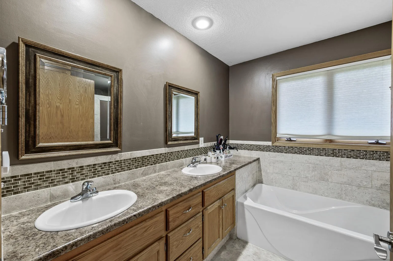 Welcome HOME to 19396 Auburn St NW!