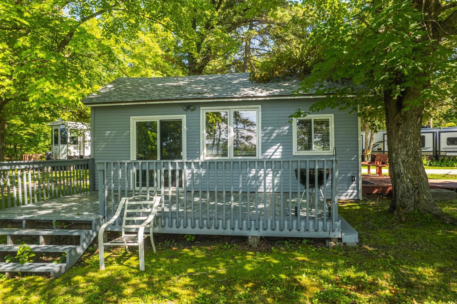 Cabin2 lakeside deck.jpg
