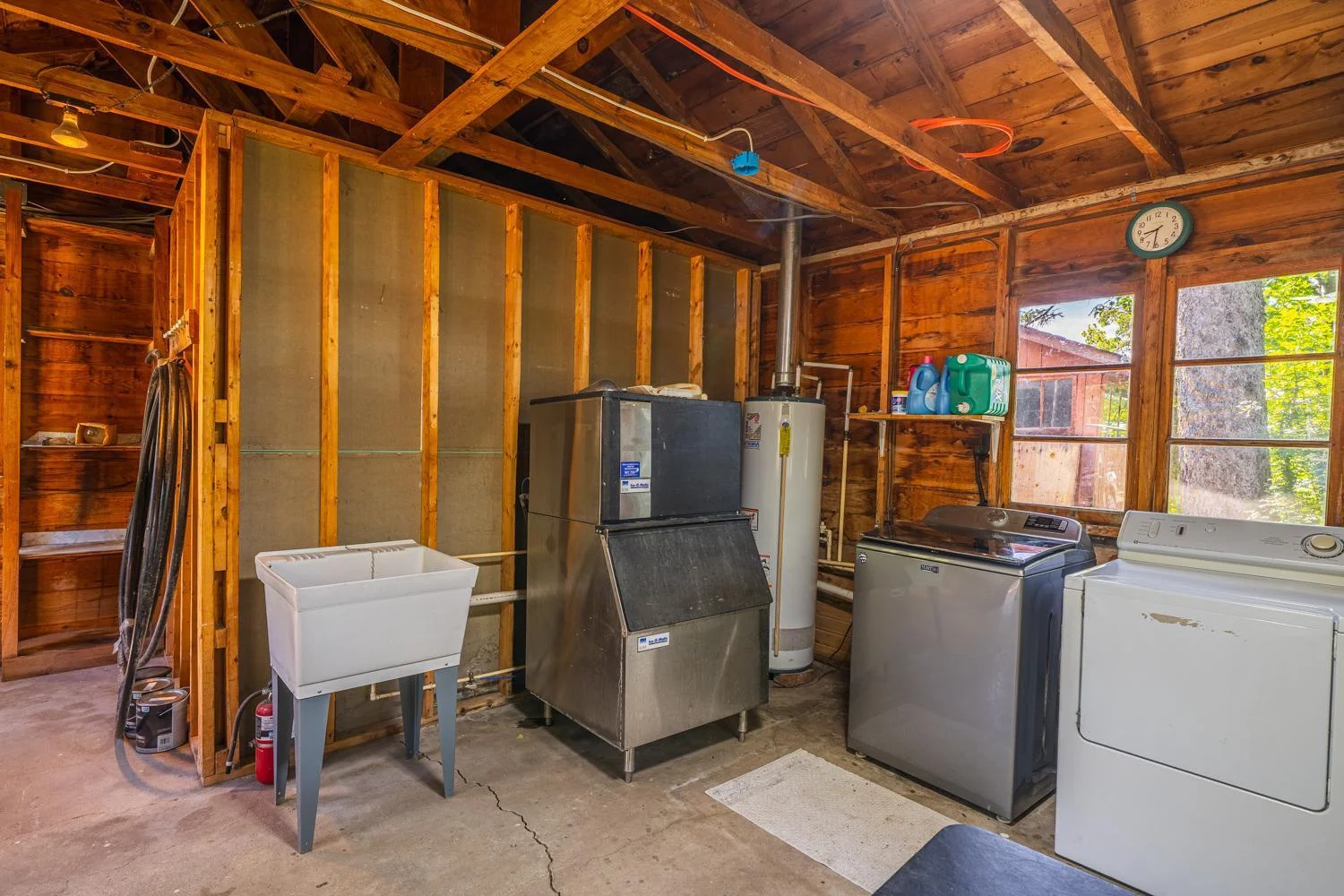Public Laundry and Ice Machine.jpg