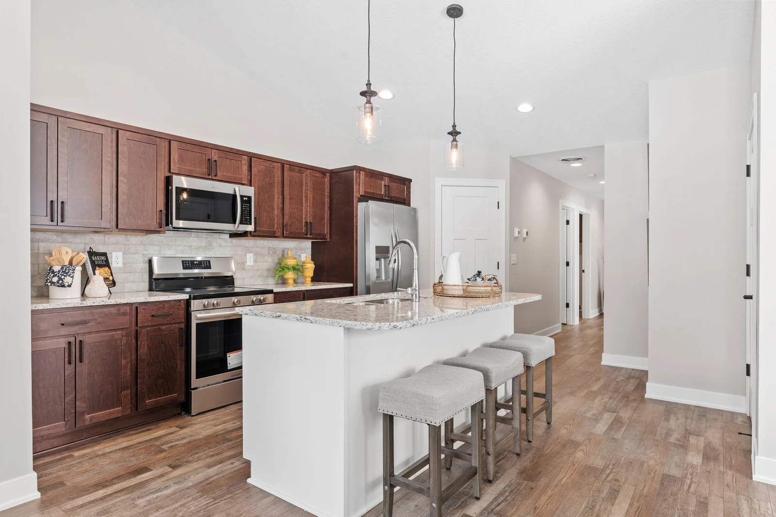 10-web-or-mls-2339 17th Ave E-10.jpg