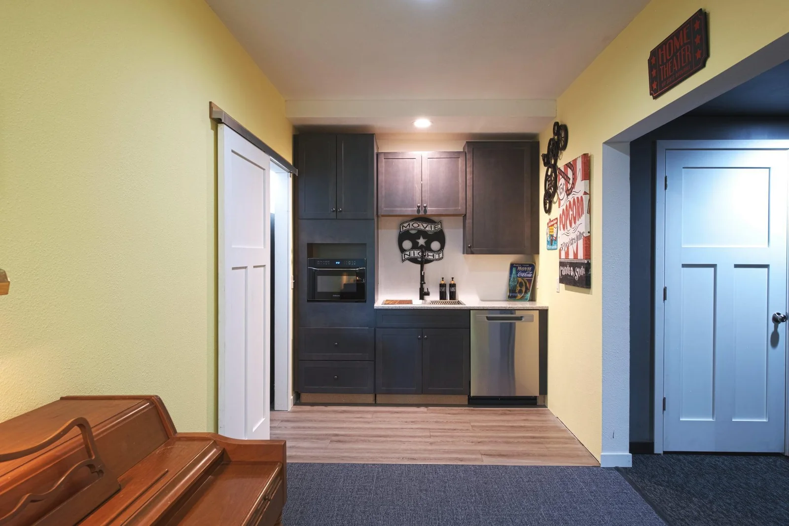 Another view of the kitchenette.
