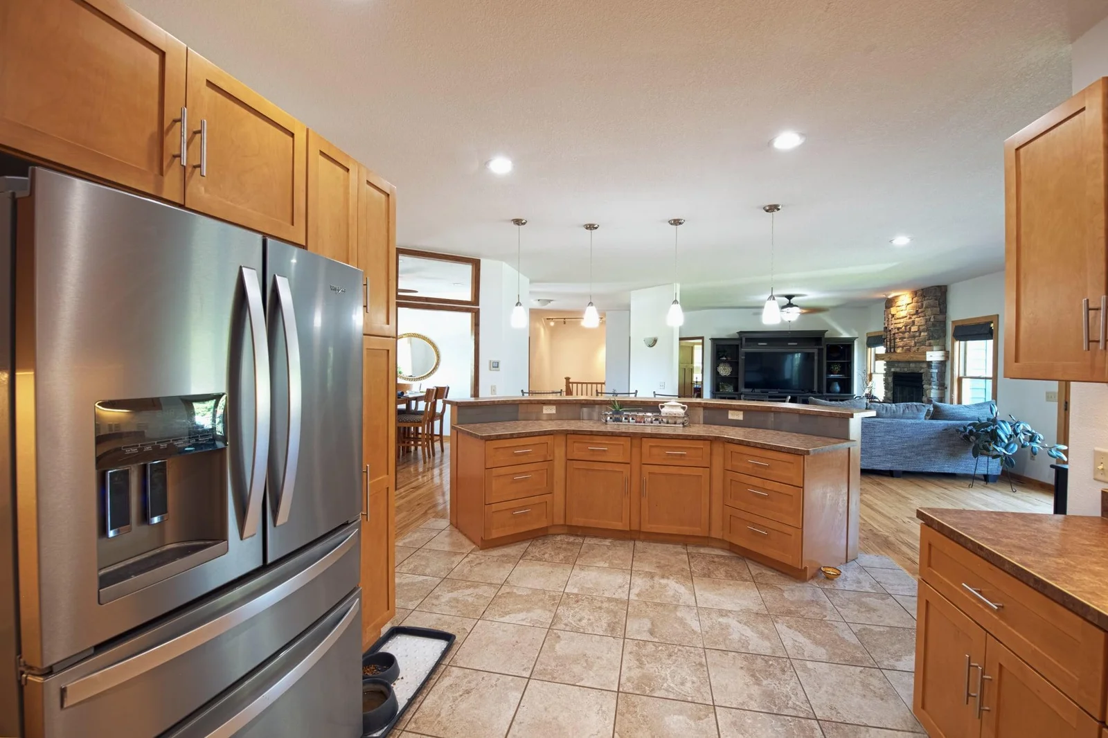Wonderful newer stainless appliances.