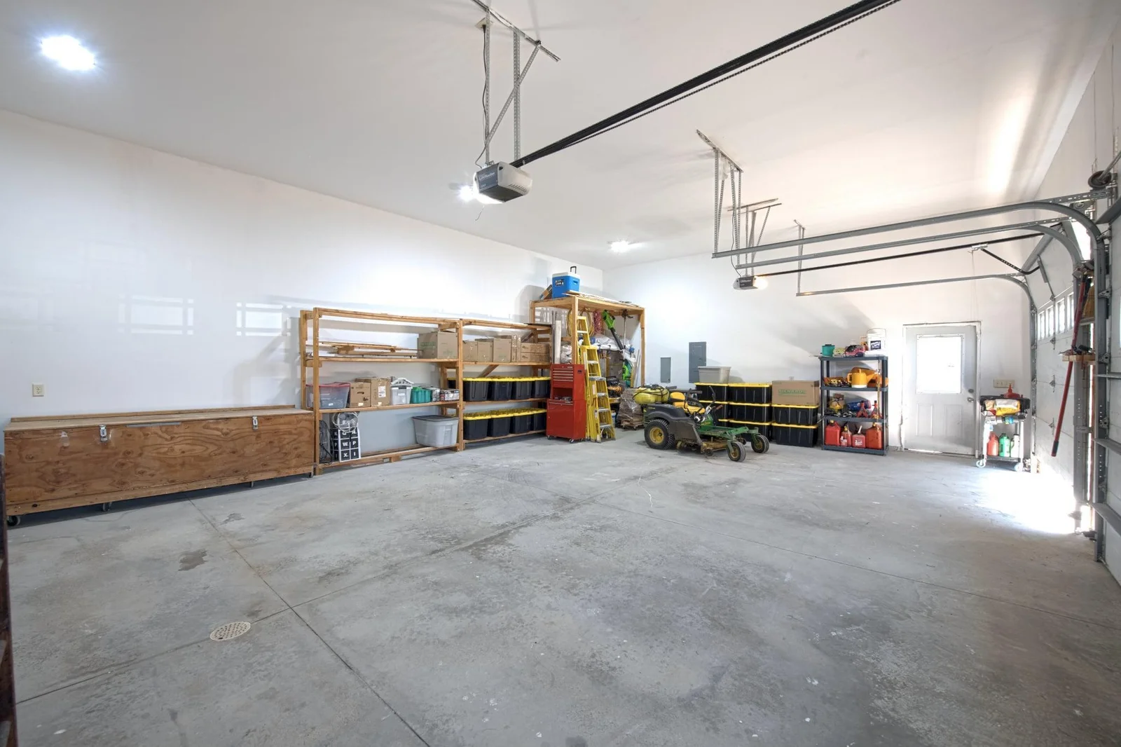 High ceilings - can accommodate a hoist.