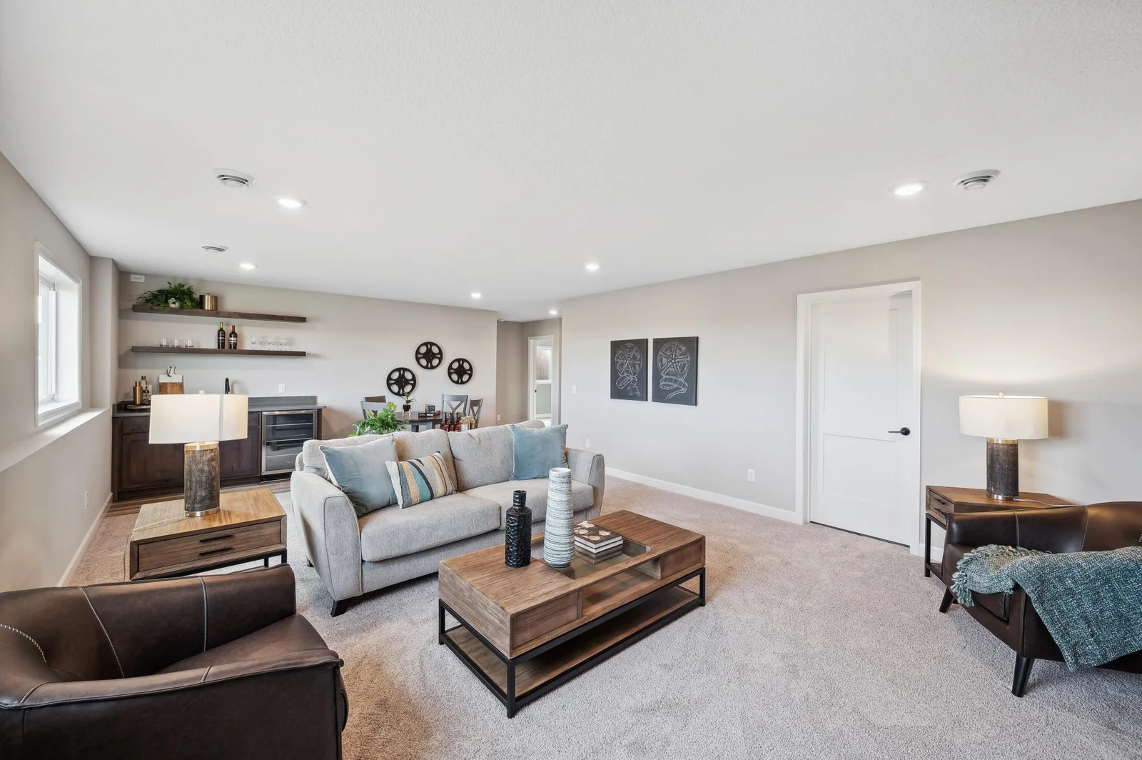 16. Family Room.jpg