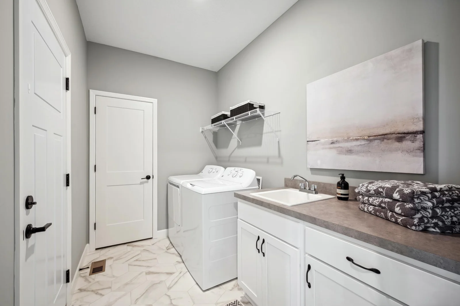 15. Laundry Room.jpg