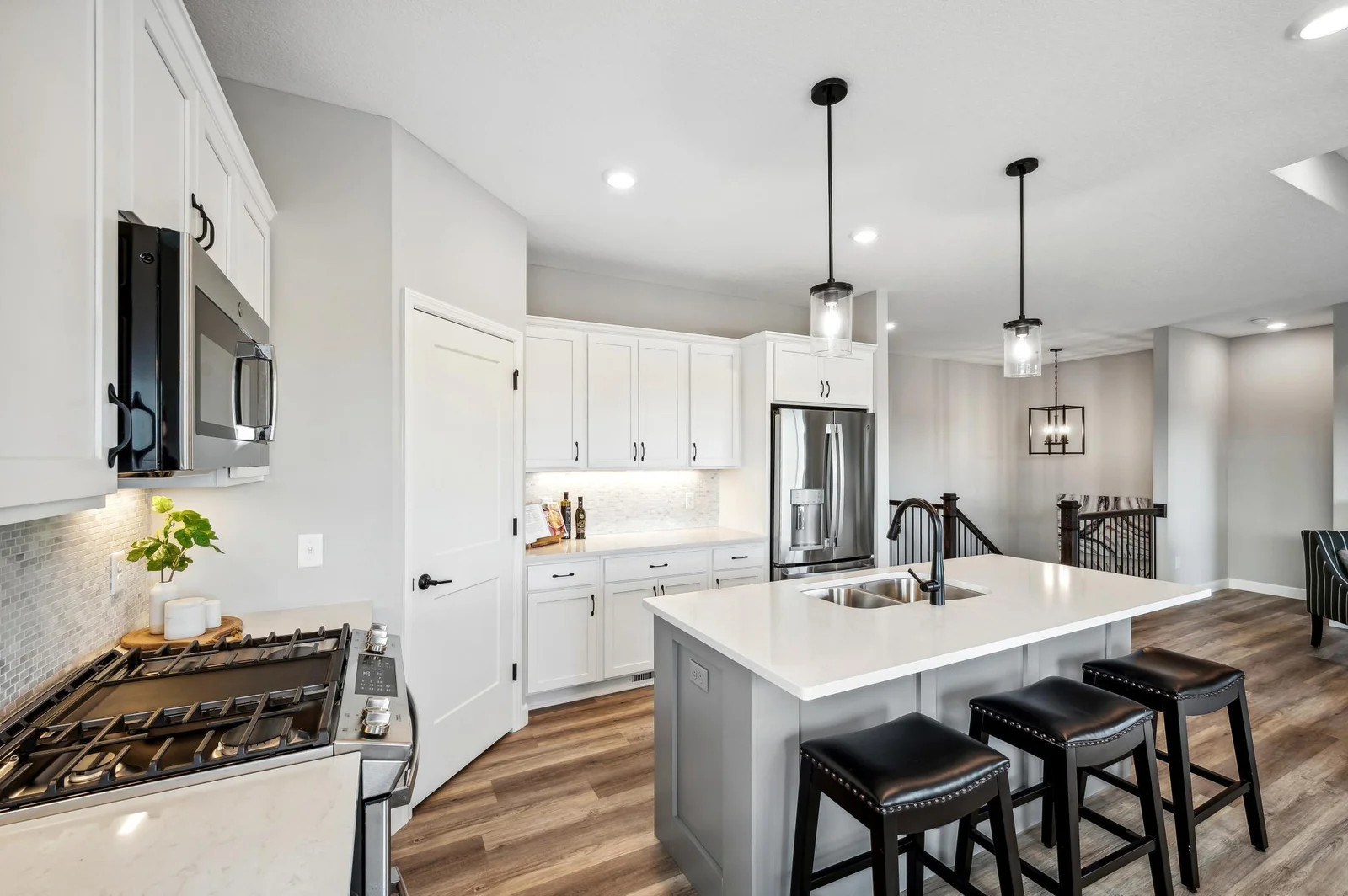 2. Kitchen (2).jpg