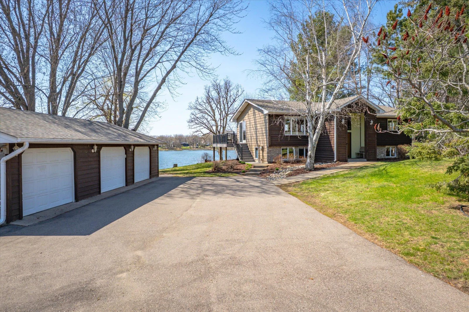 2270 Manning Trail, Lake Elmo