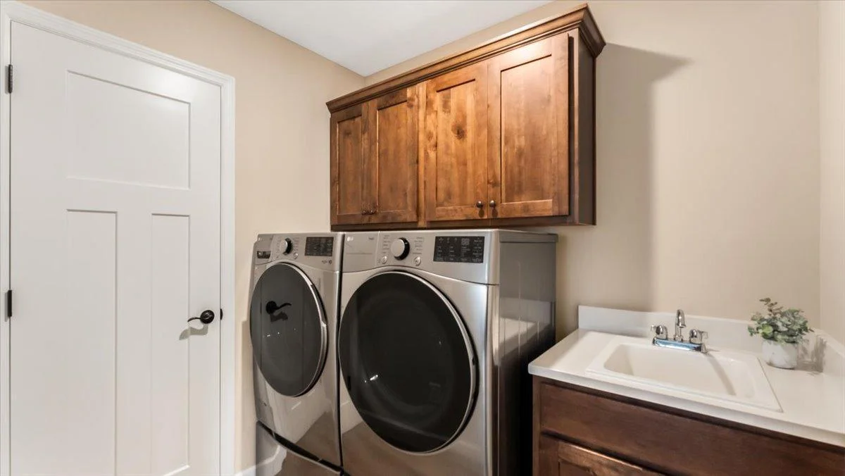 Finished laundry room.