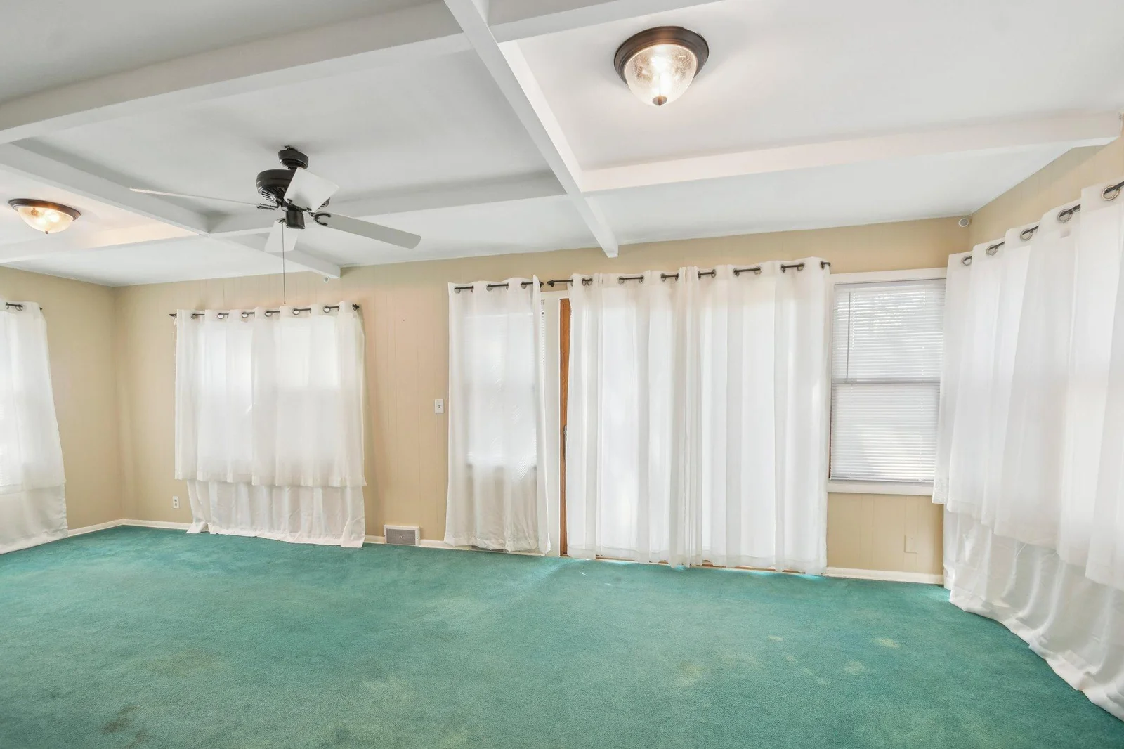 26-web-or-mls-Butler Ave-S1507-026.jpg