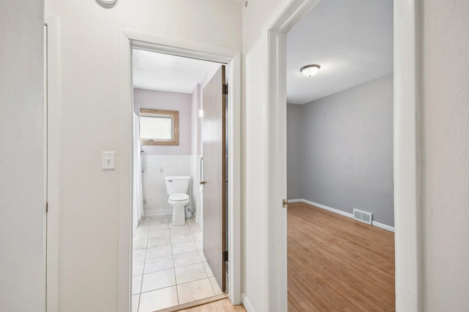 16-web-or-mls-Butler Ave-S1507-016.jpg