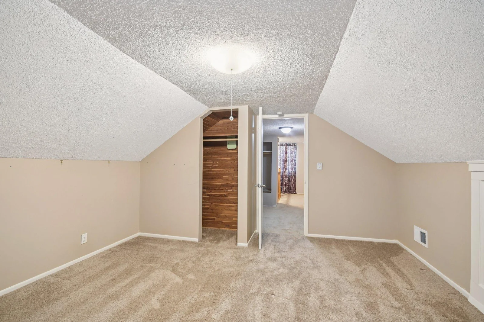 35-web-or-mls-Butler Ave-S1507-035.jpg