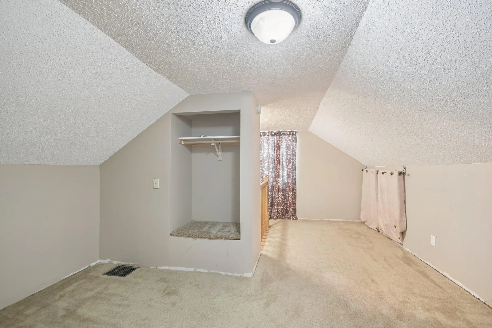 33-web-or-mls-Butler Ave-S1507-033.jpg