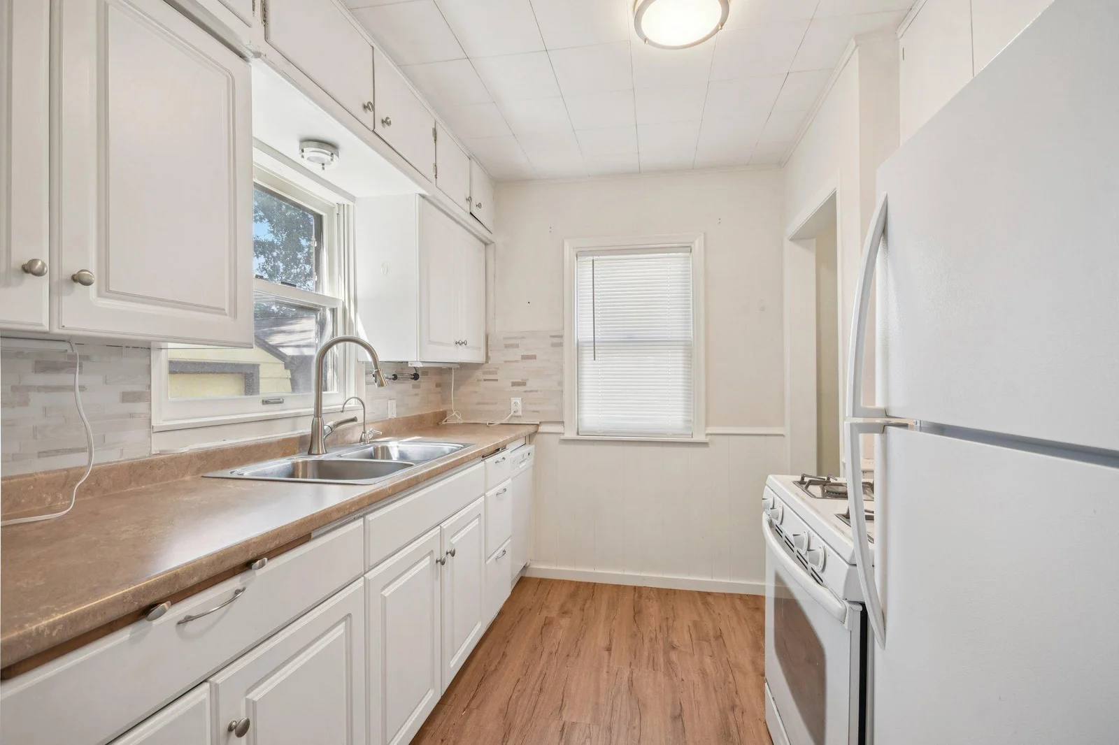 12-web-or-mls-Butler Ave-S1507-012.jpg