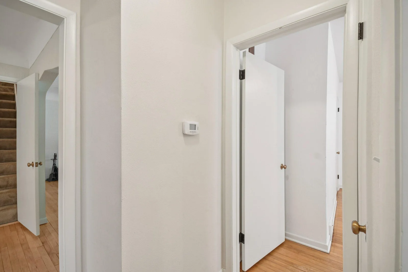 21-web-or-mls-Butler Ave-S1507-021.jpg