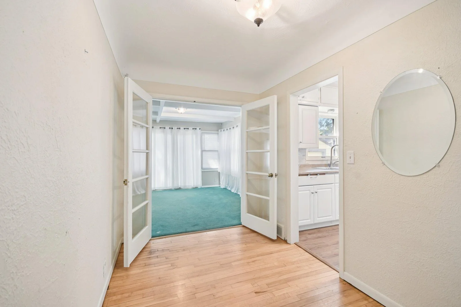 24-web-or-mls-Butler Ave-S1507-024.jpg