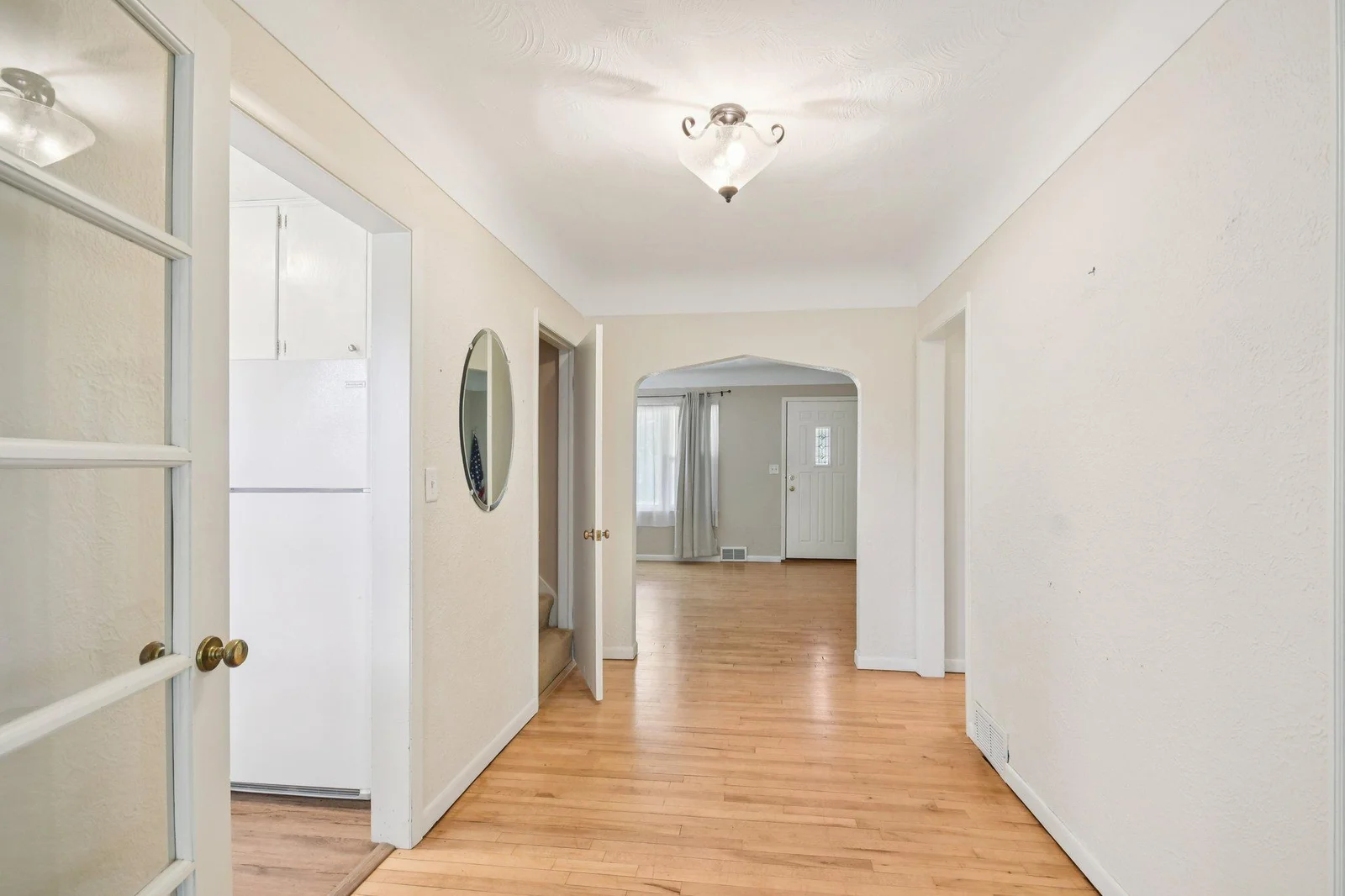 25-web-or-mls-Butler Ave-S1507-025.jpg