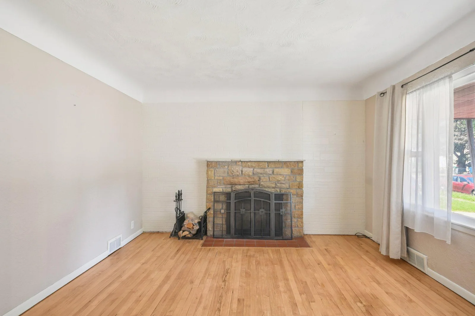 8-web-or-mls-Butler Ave-S1507-008.jpg