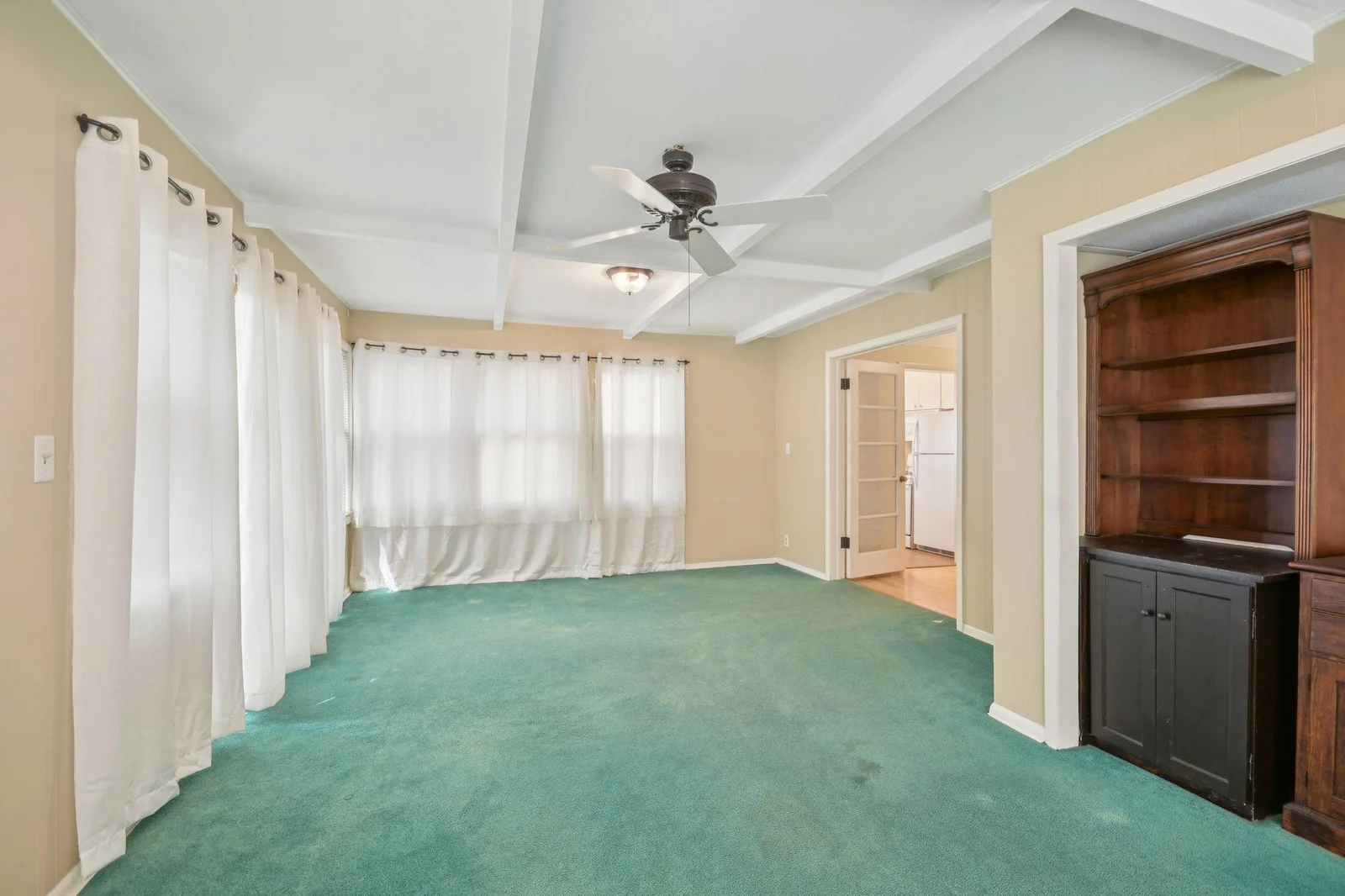 28-web-or-mls-Butler Ave-S1507-028.jpg