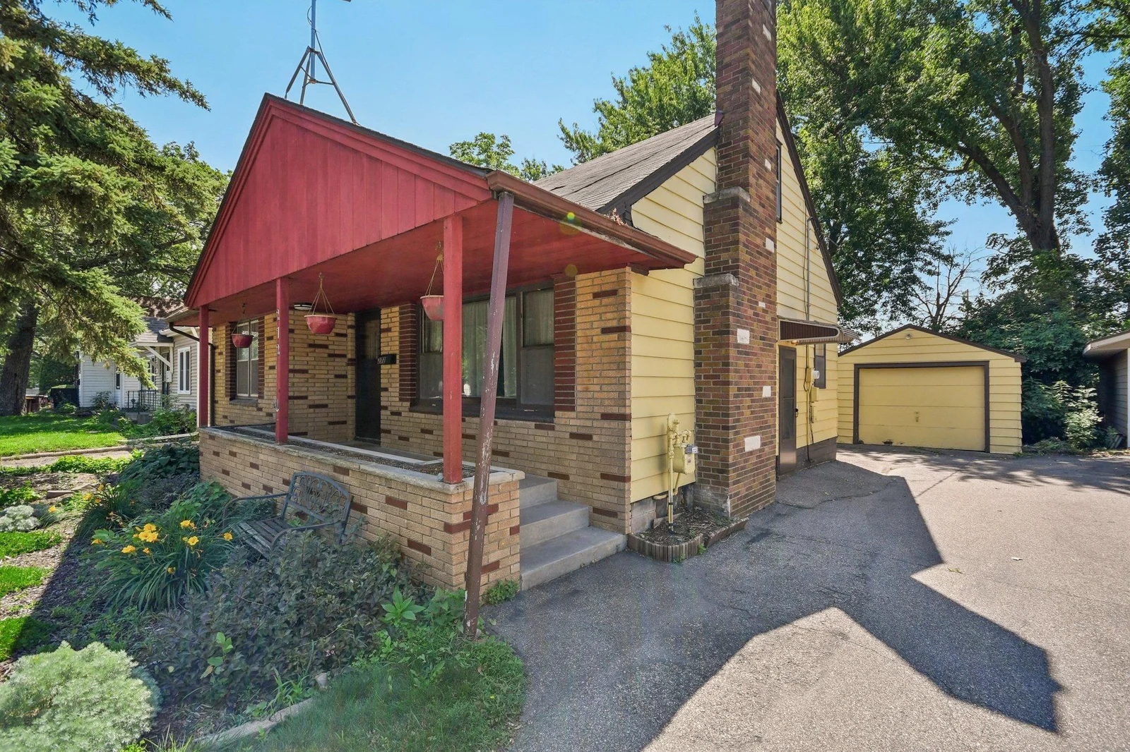 3-web-or-mls-Butler Ave-S1507-003.jpg